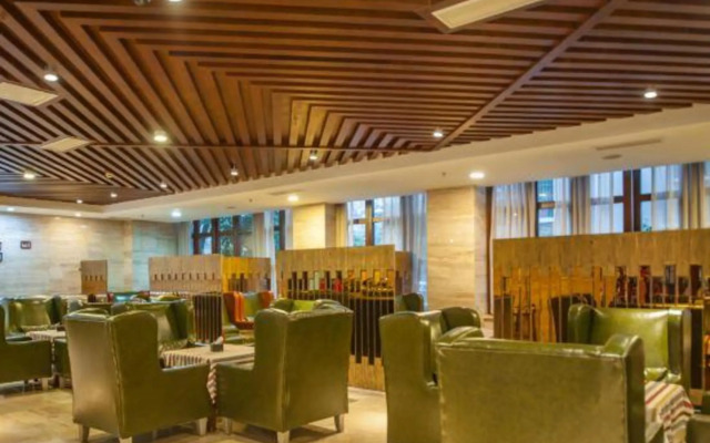 The Four Seasons of Riverview Hotel