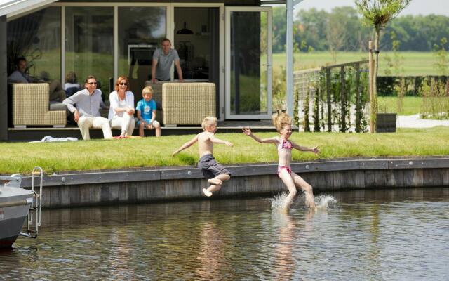 Lakeside Villa Near Sneekermeer
