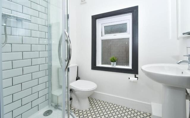 Townhouse @ 202 Walthall Street Crewe
