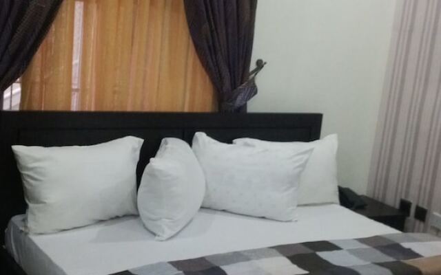 Queen Idia Suites
