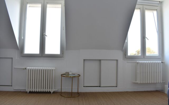 1 Bedroom Apartment Near Champs Elysee