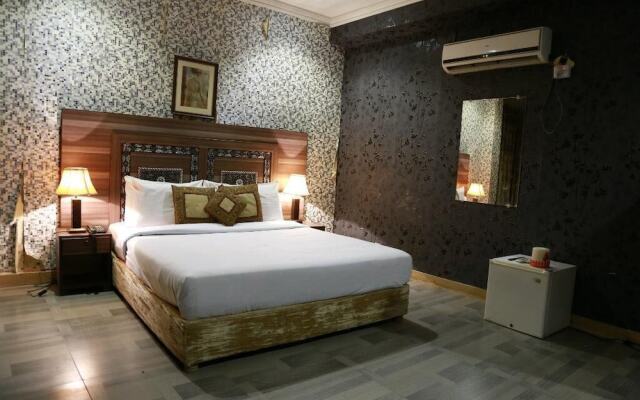 Safari Hotel Mall Road