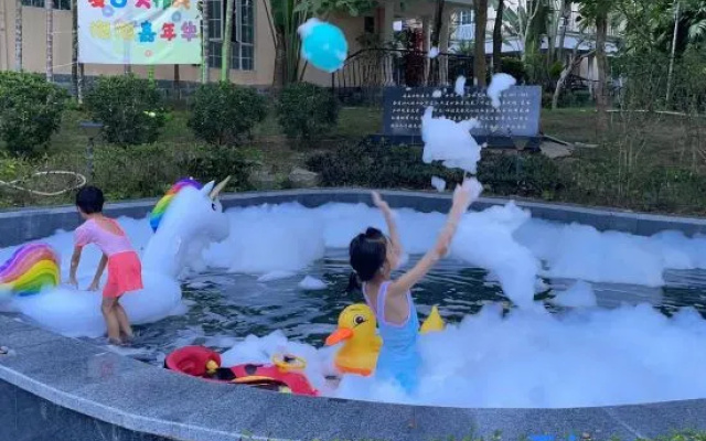 Xinglong Ramada Hot Spring Resort Wanning – People – Wanning
