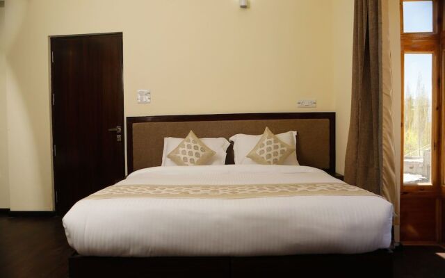 OYO 11490 Hotel Royal Hill