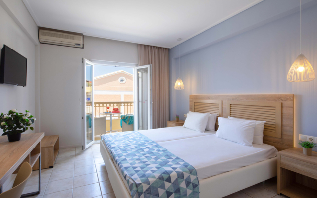 Rossis Beach Hotel