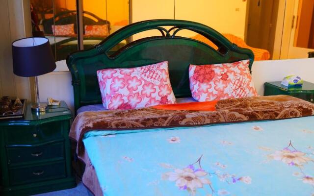 Spacious 2 Bedroom Apt Viewing the Holy Nile