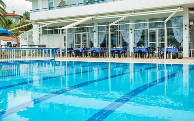 Xenios Port Marina Hotel