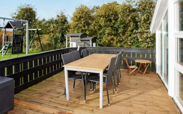 Enticing Holiday Home in Hemmet near Sea
