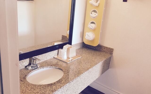 Motel 6 Houston, TX - East