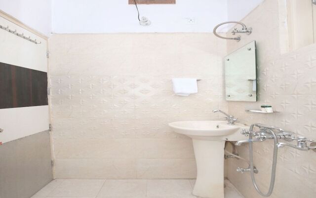 OYO 12379 Hotel Riyasat