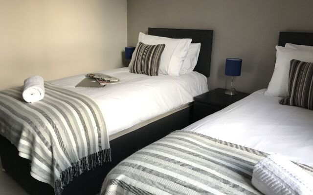 Dockside Lodge