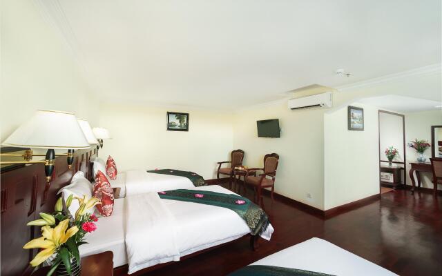 Smiling Deluxe Hotel