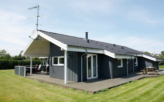 Comfy Holiday Home in Hals With Whirlpool