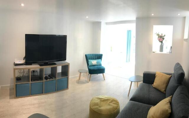 Lyme View Apartment