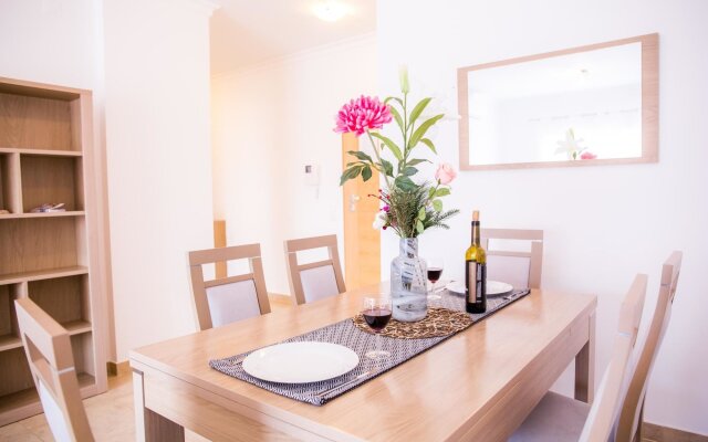 A04 - Large Modern 1 bed Apartment with pool by DreamAlgarve
