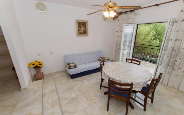 Miljko - A10(4+1) in Brela