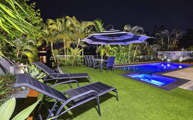 Just in Paradise Waterfront 5 Bedroom Deluxe House Central Broadbeach