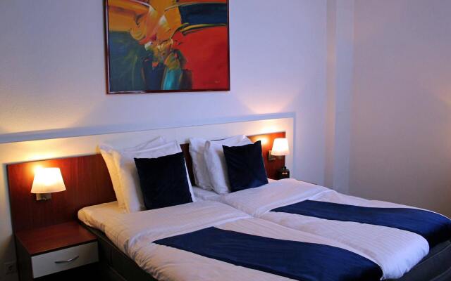 Apollo Hotel