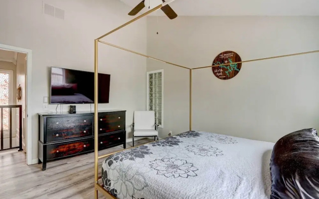 Lakefront Vacation Rental With Dock & Views!