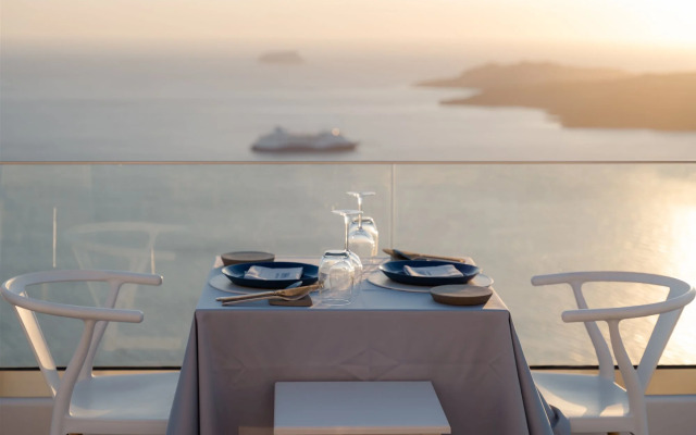 Apeiron Blue Santorini - Sustainable Adults Only 14+