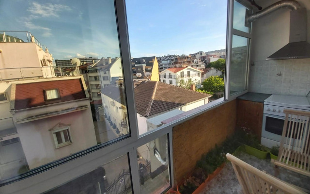 Просторен и добре обзаведен апартамент Oborishte 39 str