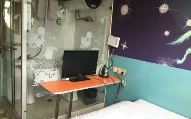 Xingzhong Hotel (Shanghai Xingzhong Road Subway Station)