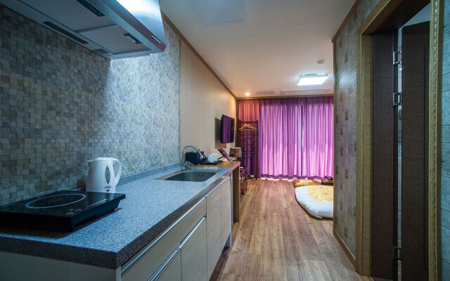J View Hotel