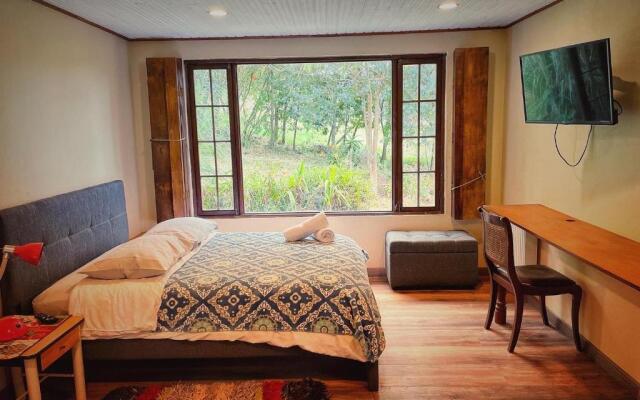 The Naked House Sabana - Hotel Nudista