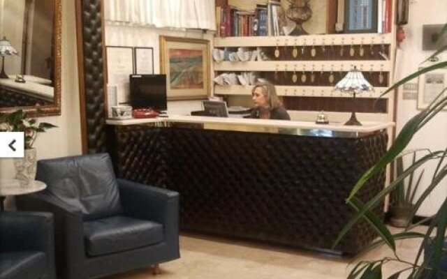 Hotel Tritone