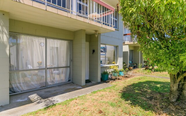 Super 2 bed flat in Remuera