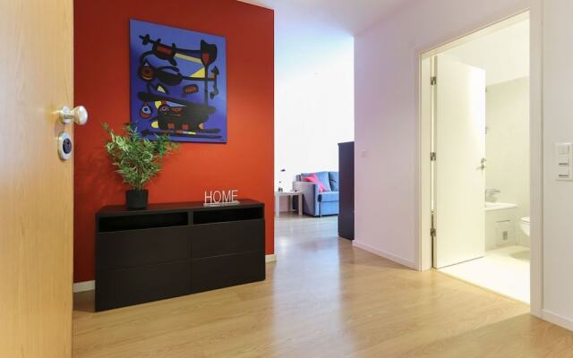 Modern & Bright Avenidas Novas II by Homing