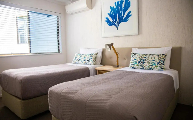 2 Bedroom Renovated Townhouse, Walk to Noosa River