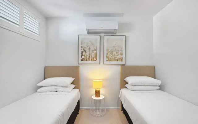 Deluxe 3-bed Unit With Views