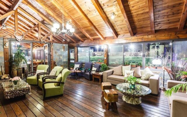 Hunters Lodge
