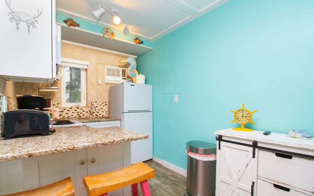 Tropic Terrace #9 - Beachfront Rental Studio Bedroom Condo by Redawning