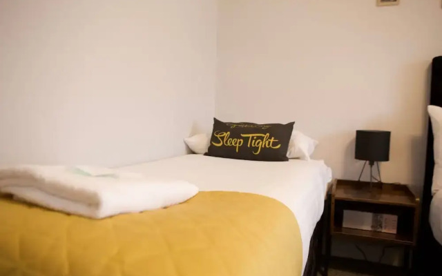 The Sailing Club - 6 Bedroom Hot Tub Town Centre
