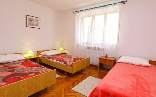 Apartment 864