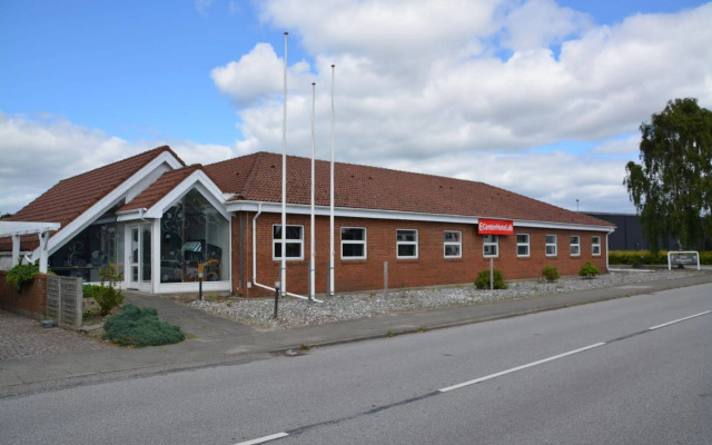 Dolphin Hotel Annex