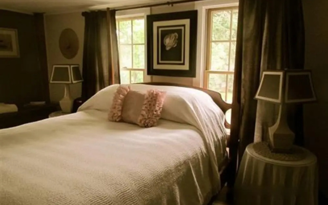 Roseledge Country Inn & Farm Shoppe