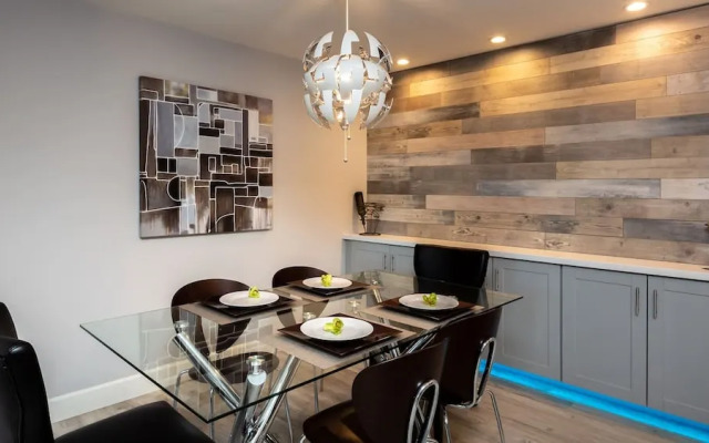 Ultra Modern Old Town Scottsdale 3 Bedroom!