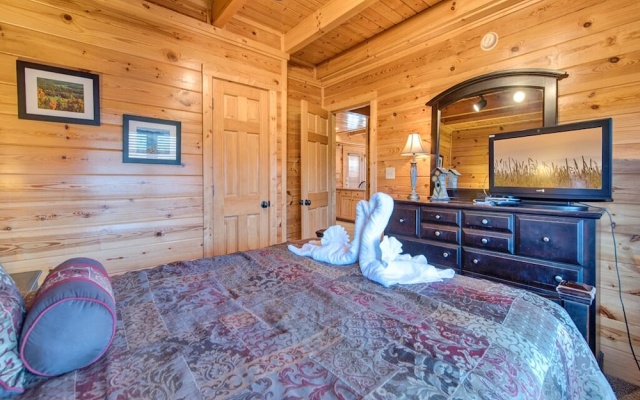 Misty Mountain Hideaway - Three Bedroom Cabin
