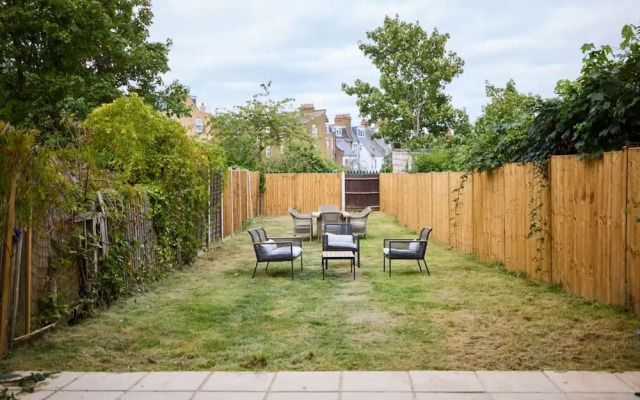 The Brondesbury Park - Sparkling 3bdr Flat With Garden