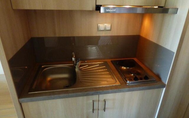 Alarzo Rooms