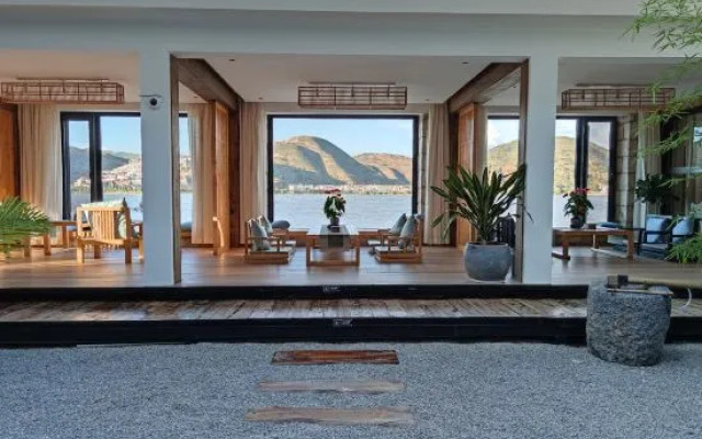 Waterside Beautiful villa
