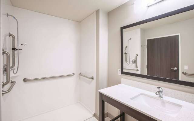 La Quinta Inn & Suites by Wyndham Tulsa Broken Arrow