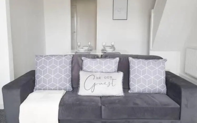 2 bed Townhouse Close to LFC Stadium
