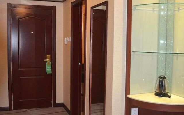University Academic Exchange Hotel - Qingdao