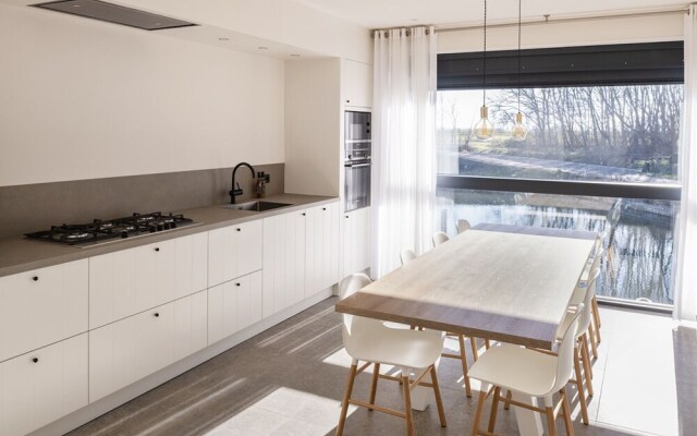 Villa With Washing Machine, 4 Bathrooms, Near Veerse Meer