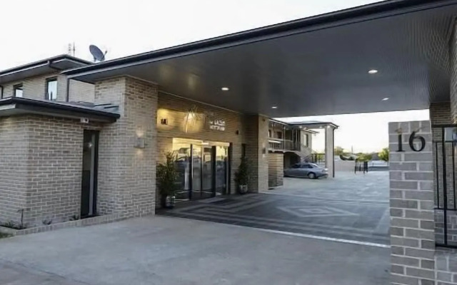 Aastro Dish Motor Inn