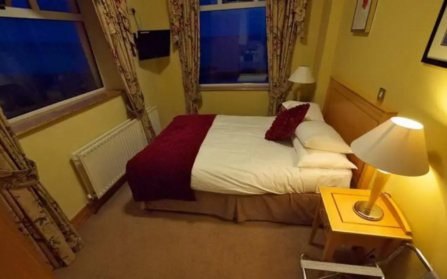 Shoreline Hotel